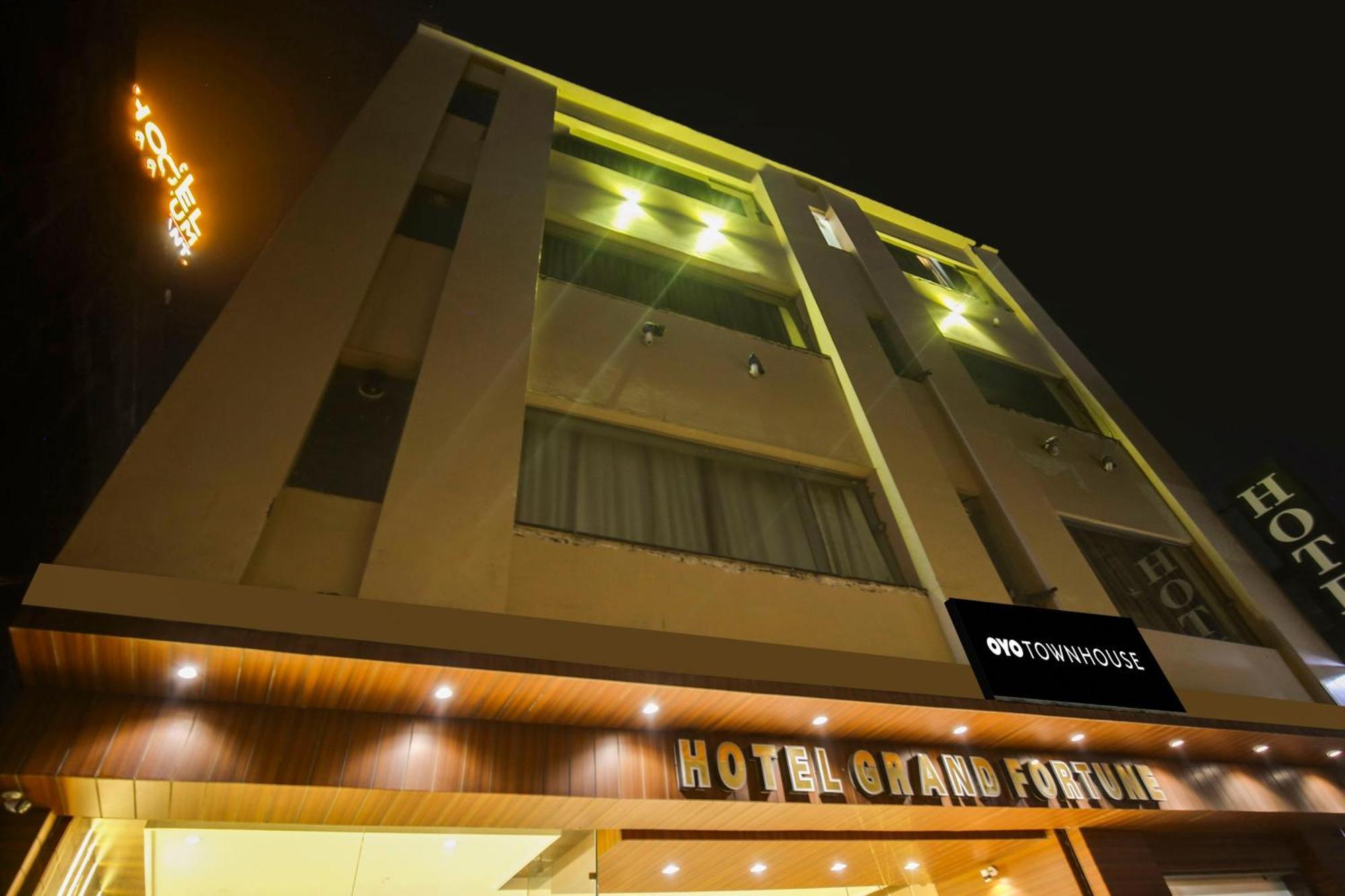 Super Townhouse Grand Fortune Amritsar Ngoại thất bức ảnh